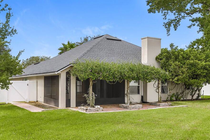 Building Photo - 744 E Cumberland Ct