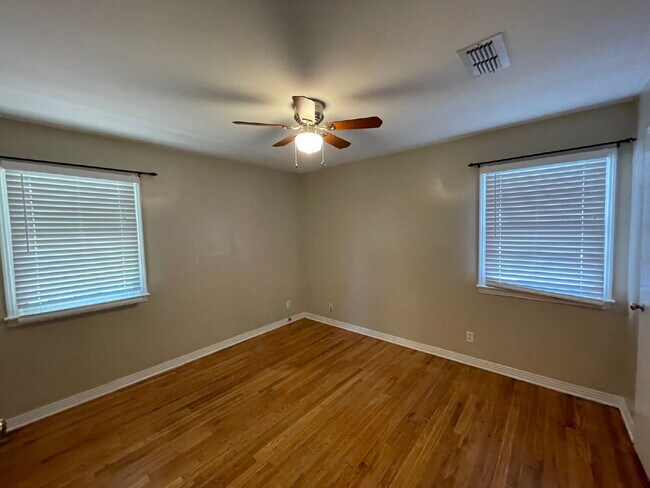 Building Photo - BEAUTIFUL HOUSE NEAR MEDICAL AND TTU