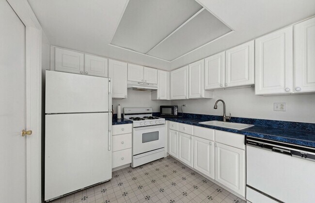 Building Photo - 1817 Carlisle Ct