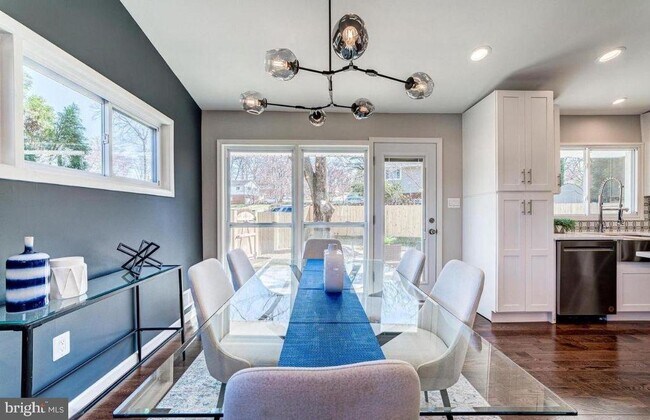 Building Photo - 4207 Woodland Dr