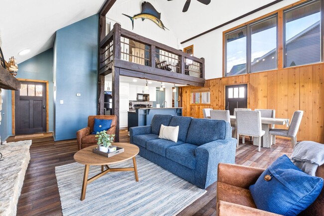 Building Photo - Fully Furnished 3 Bedroom Lakefront Home o...