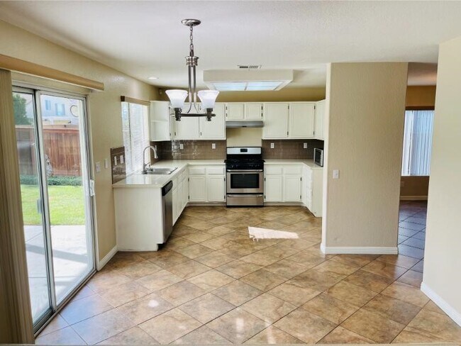 Building Photo - 31495 Corte Rimola