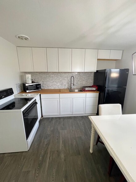 Building Photo - 455 S Morain St