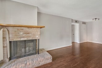 Building Photo - 2800 Jeanetta St