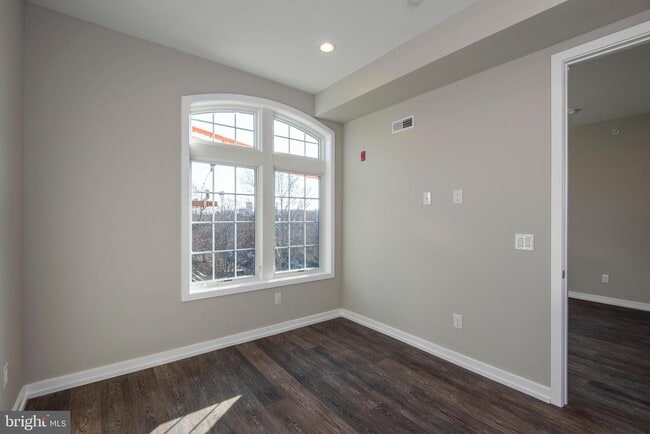 Building Photo - 1340 S 13th St