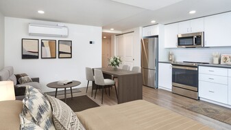 Building Photo - Metro on First