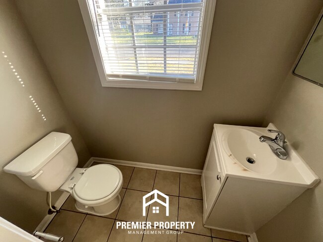 Building Photo - Spacious 3BR Home in 38118 | Hardwood Floors, Formal Dining & Large Fenced Yard