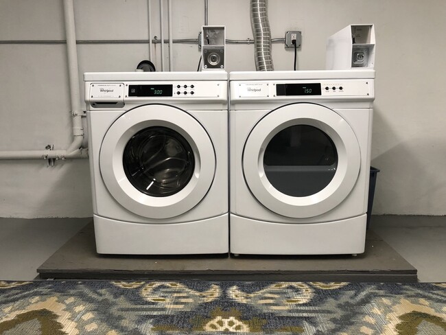 Free Washer/Dryer - 2791 Greenwich St