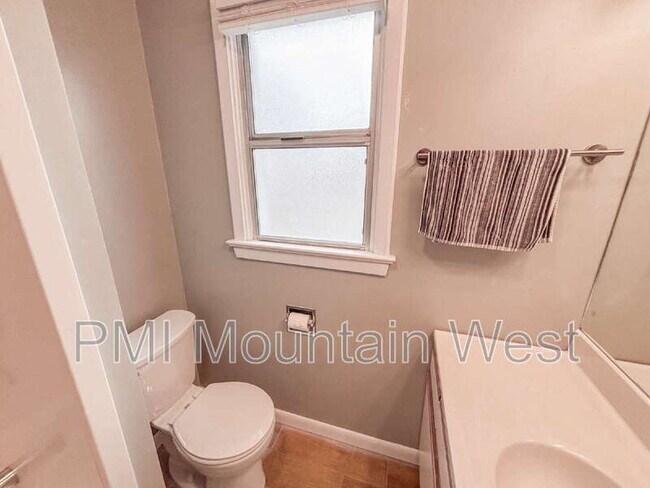 Building Photo - 481 E 2875 N