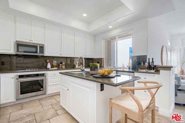 Building Photo - 6436 Lunita Rd