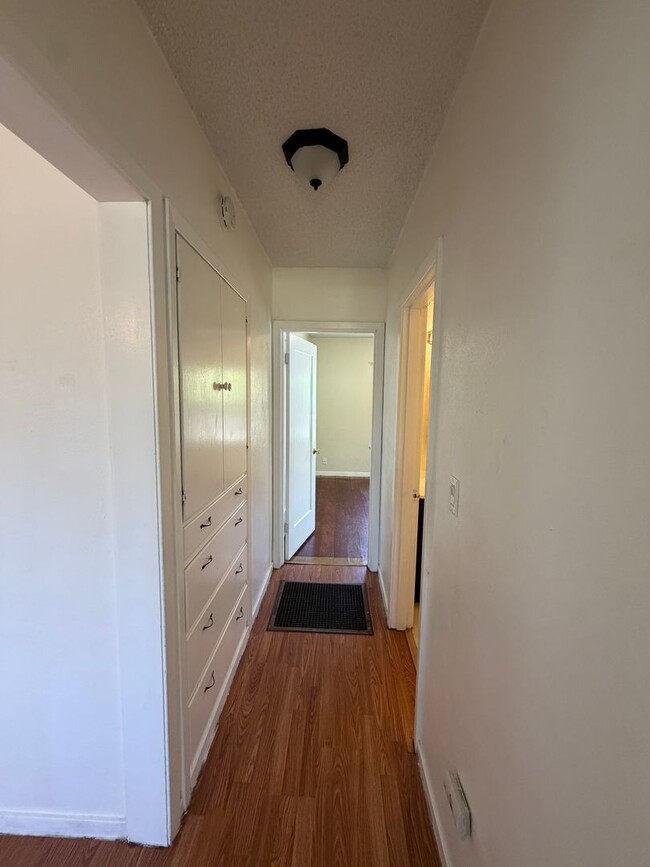 Building Photo - Adorable House with Large Yard, 1.2 Miles from Oregon Tech and Sky Lakes Medical Center!