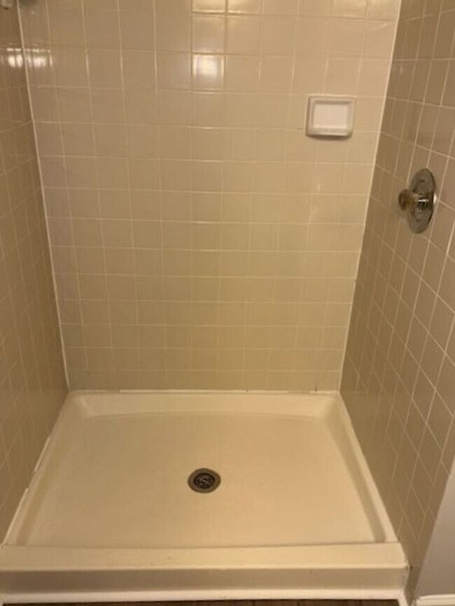 Building Photo - University Area Condo, 2 bd, 2bth