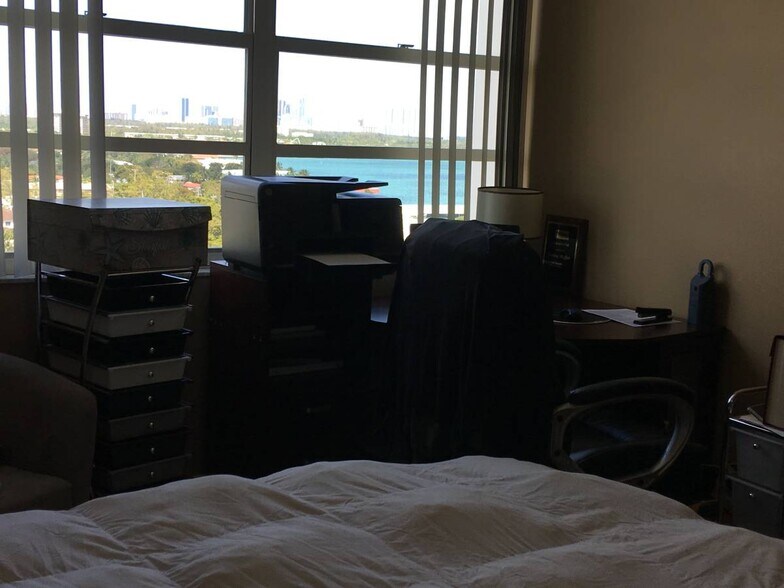 Building Photo - 11930 N Bayshore Dr