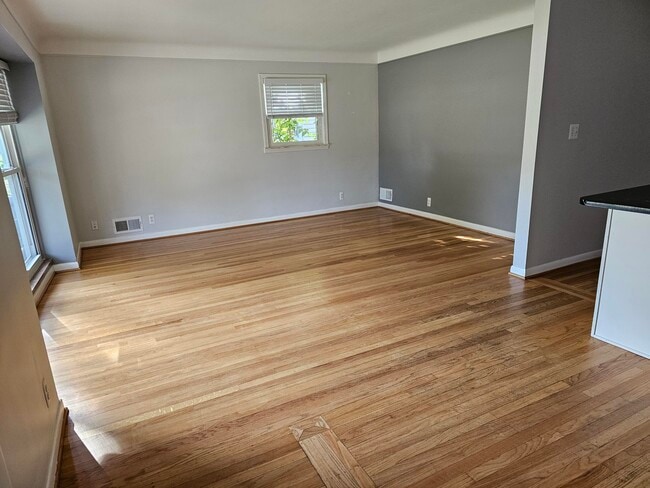 Building Photo - 14030 Elgin St