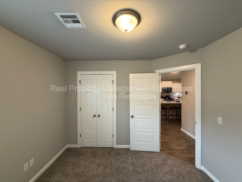 Building Photo - 4612 Prominence Dr