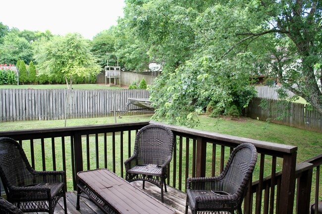 Building Photo - 5064 English Village Dr