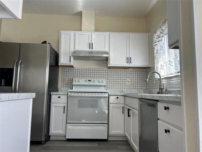 Building Photo - 12500 Brookglade Cir