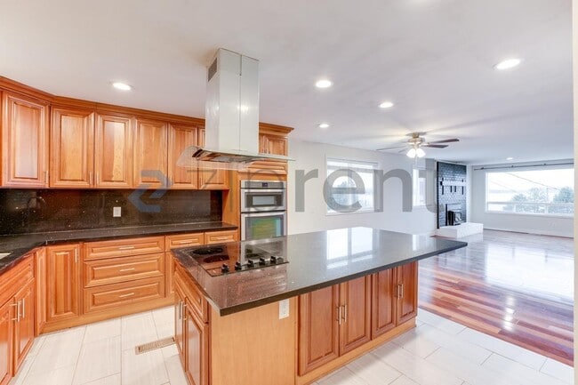 Building Photo - 10123 Cornell Ave S