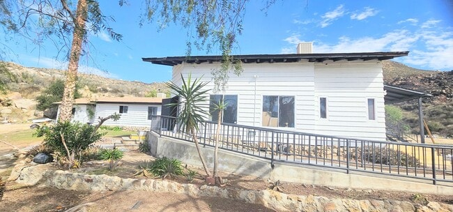 Building Photo - Rancho De Oro