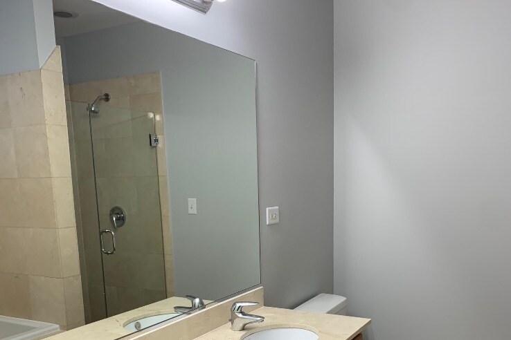 Master bath - 2327 S Sawyer Ave