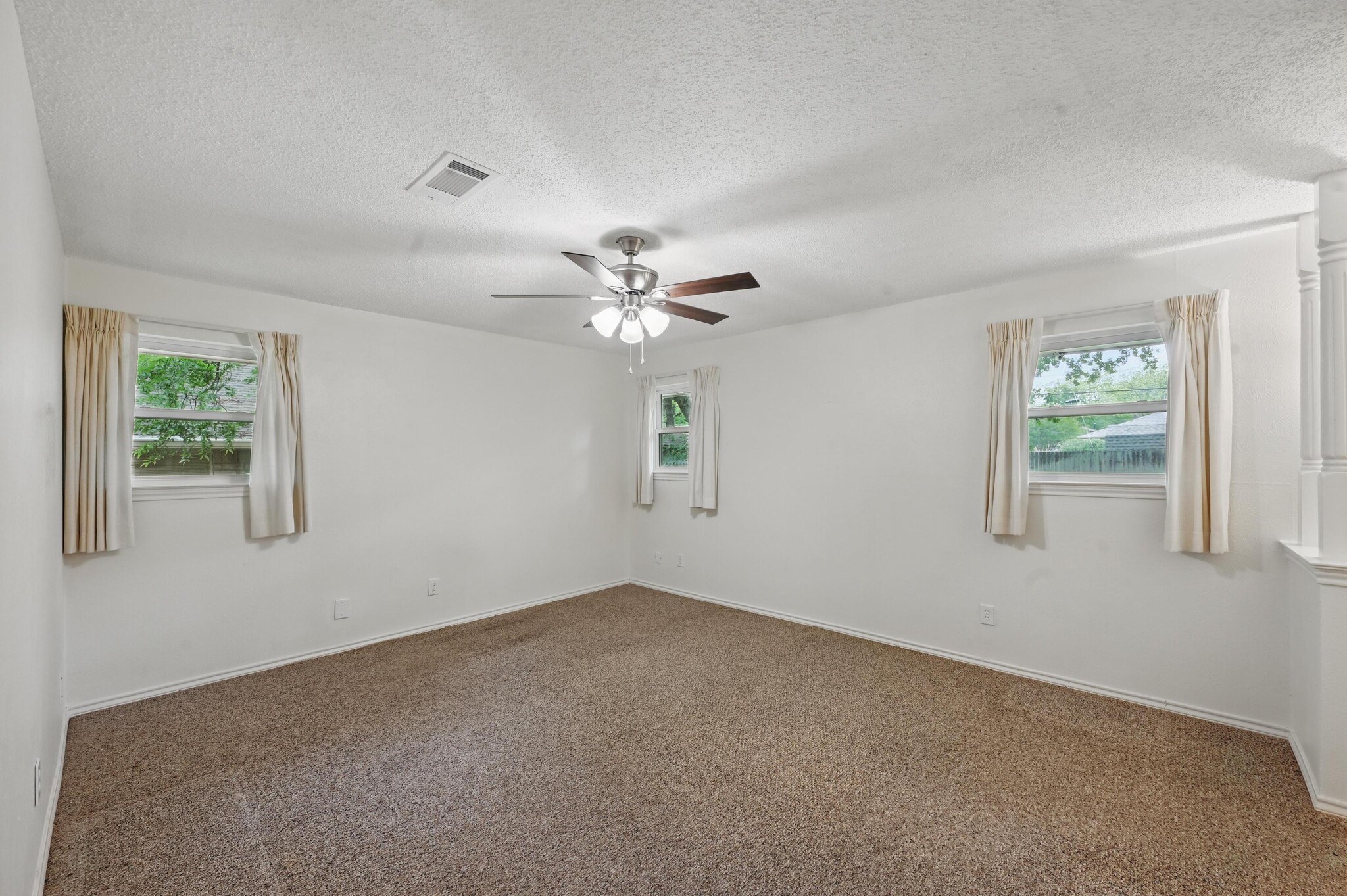 Building Photo - 2221 Prince John Dr