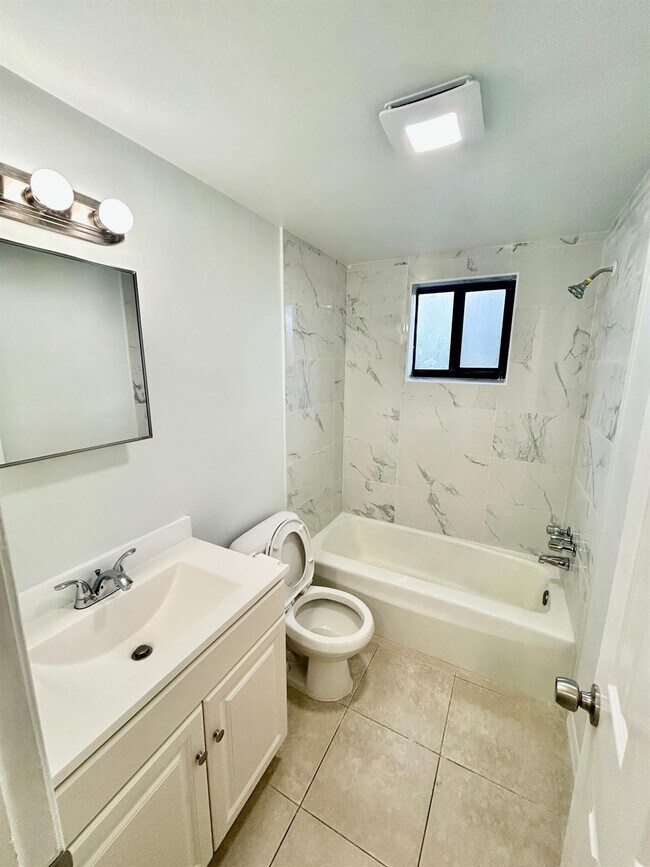 Building Photo - 2545 Taft St