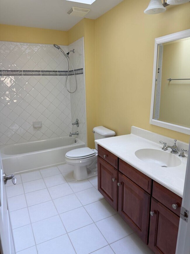 Building Photo - Luxury Living: 4 Bedroom home in Chapel Hill w/ spacious interior | 2 Year Lease Term