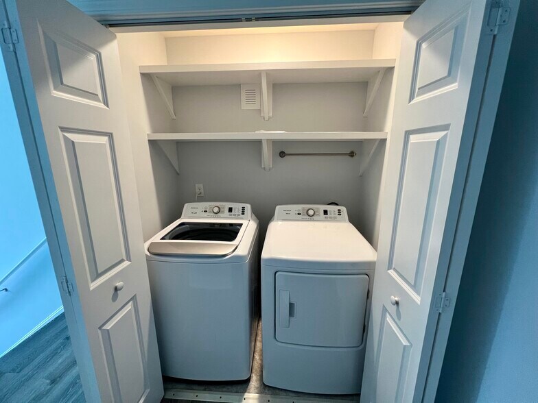 Building Photo - 609 37th Ave N