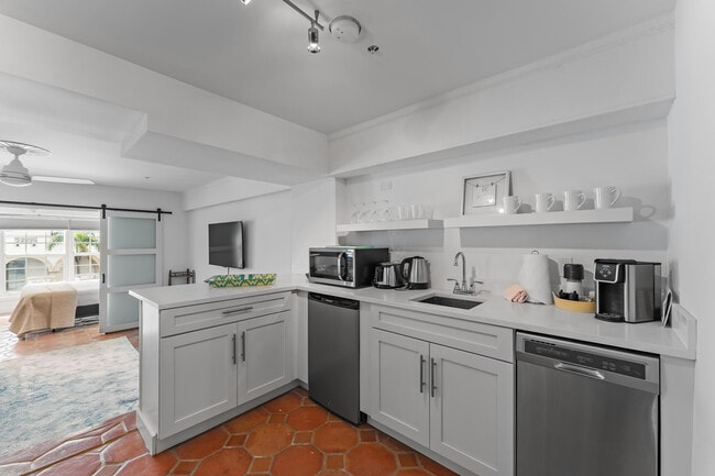 Building Photo - 235 Sunrise Ave