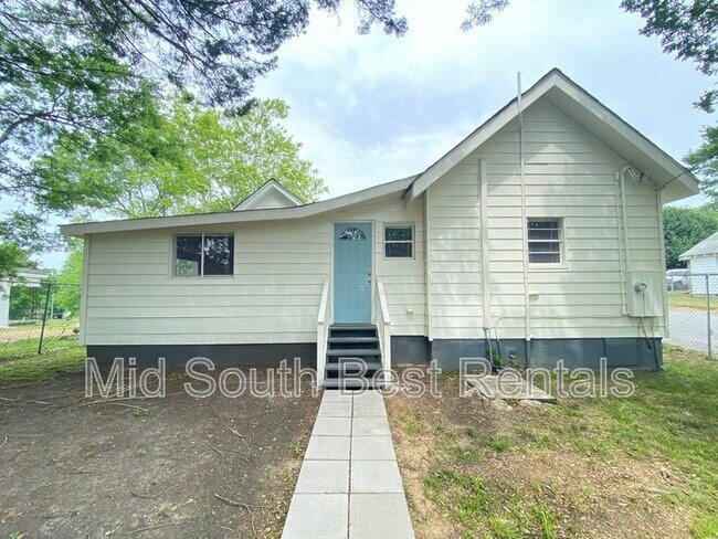 Building Photo - 1801 S Cedar St