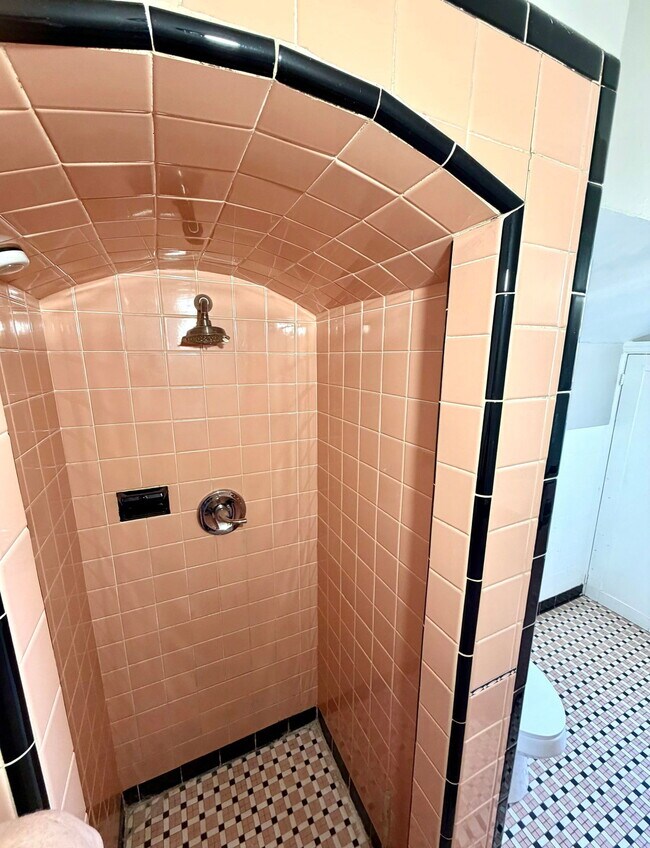 Building Photo - 446 N Duke St