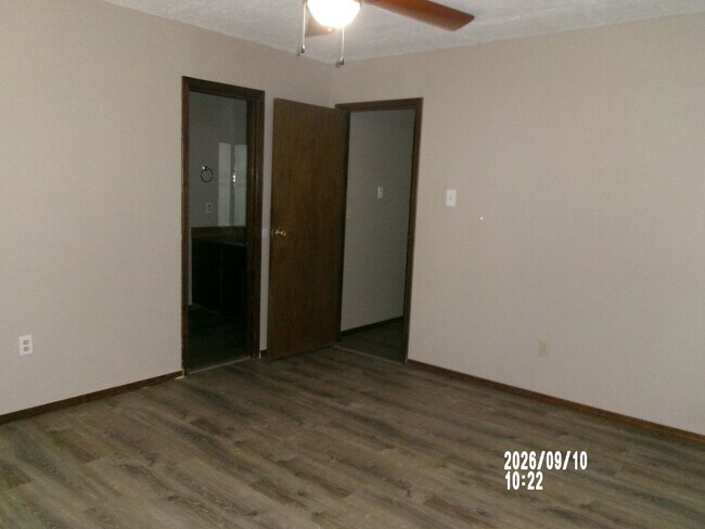 Building Photo - 7136 NW Birch Pl
