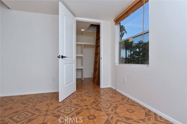 Building Photo - 9640 Farragut Dr