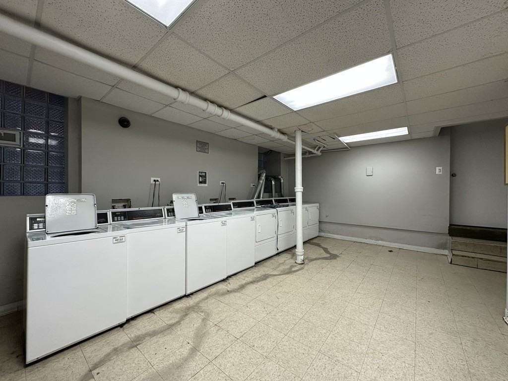 Building Photo - 914 W Dakin St