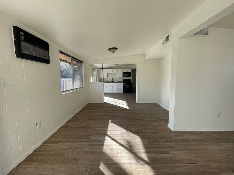 Building Photo - 1508 E Adelaide Dr