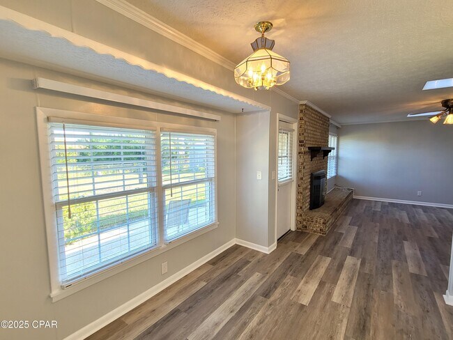 Building Photo - 2512 W 27th St