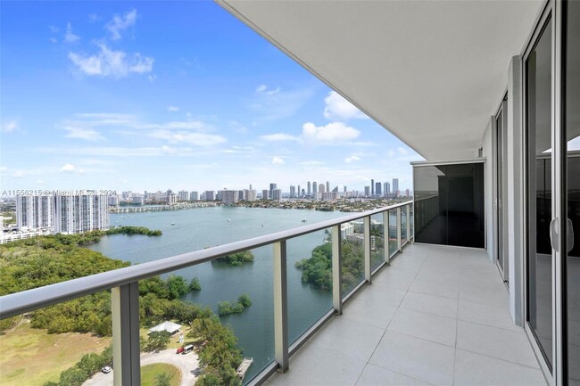 Building Photo - 16385 Biscayne Blvd