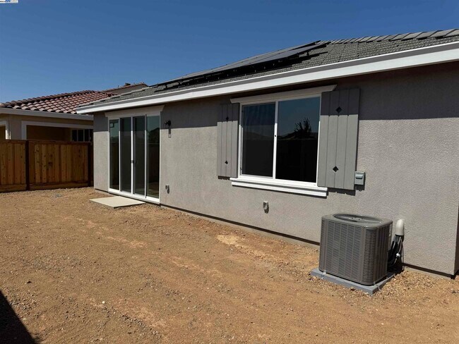 Building Photo - 2017 Quartz Cv Wy