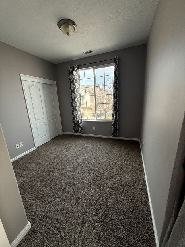 Building Photo - Beautifully Updated Foxboro Townhome – Steps from Nature Trails