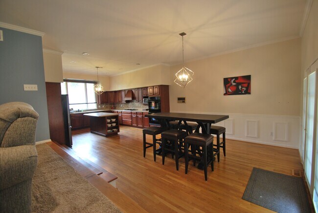 Building Photo - 13 Tanglewood Dr