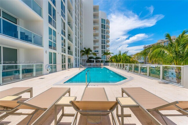 Building Photo - 401 N Birch Rd