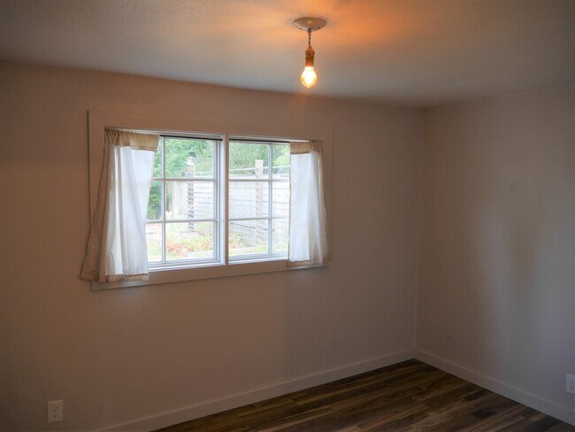 Building Photo - Charming Remodeled 2 Bedroom Shoreline Home