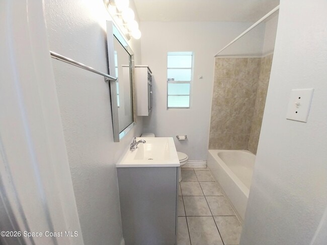 Building Photo - 1390 S Park Ave