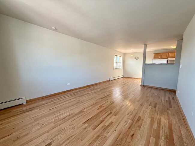 Building Photo - 4600 N Cumberland Ave