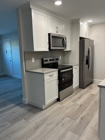 Kitchen - 1502 Edgewater Cir