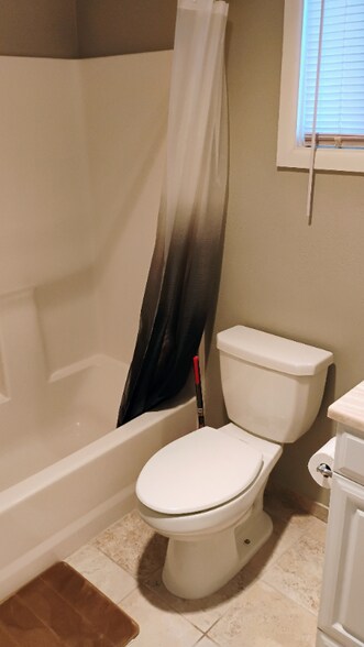 Building Photo - 158 N 6th St