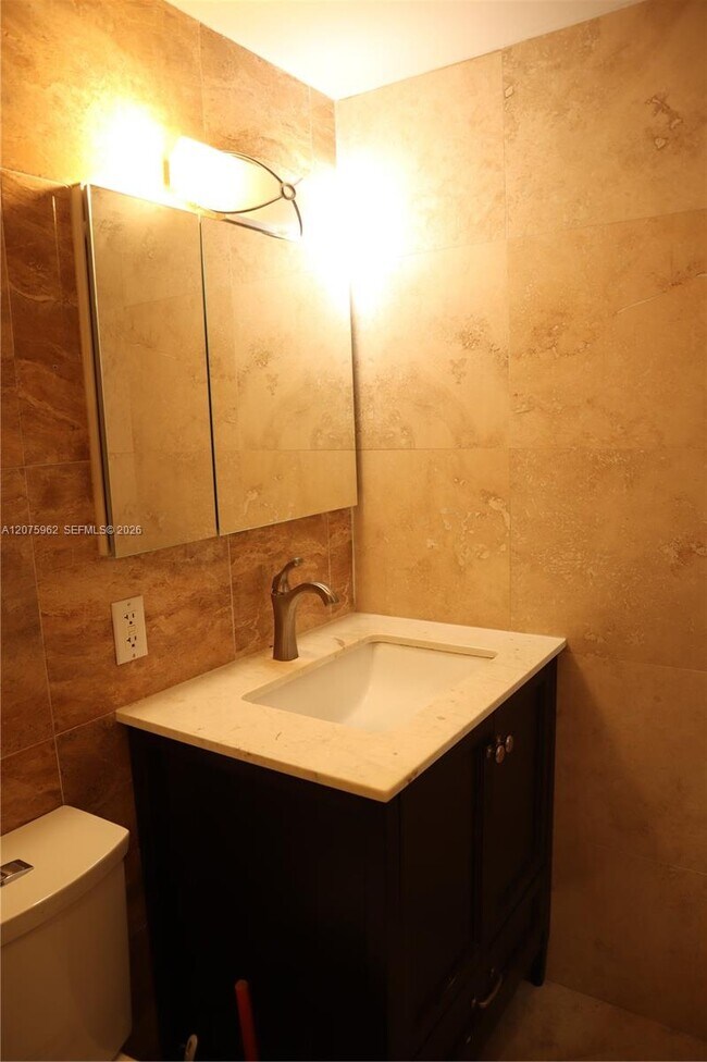 Building Photo - 13105 Ixora Ct
