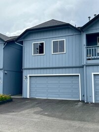 Building Photo - High speed internet included - 3 bedroom townhouse