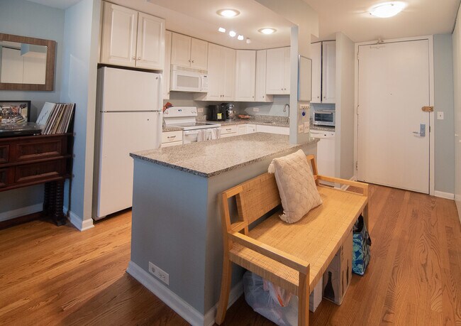 Building Photo - 2020 N Lincoln Park W