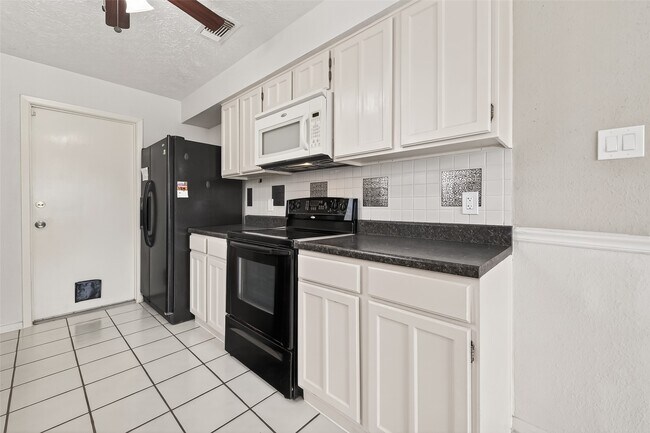 Building Photo - 6630 Harpers Dr